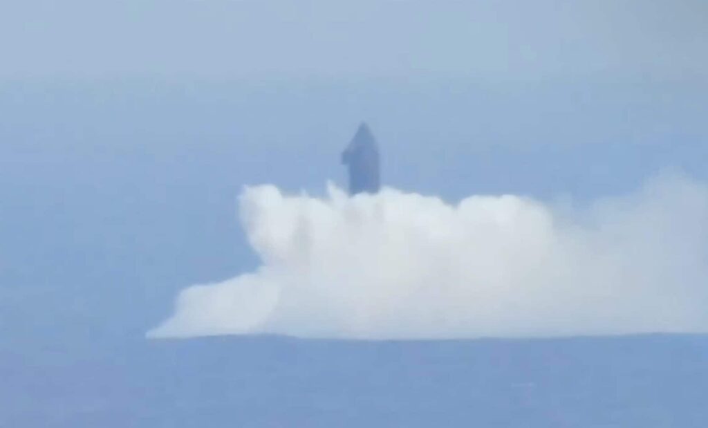 Starship test ends up in the sea: spectacular images of the rocket going out in the waves