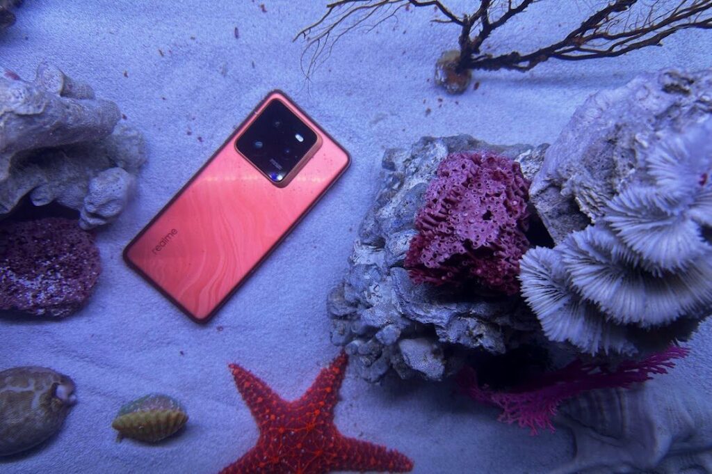 This phone is created for taking photos under water: realme launches the GT 7 Pro in Italy