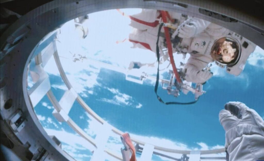 Two Chinese astronauts walked for nine hours in space: it is the longest EVA ever
