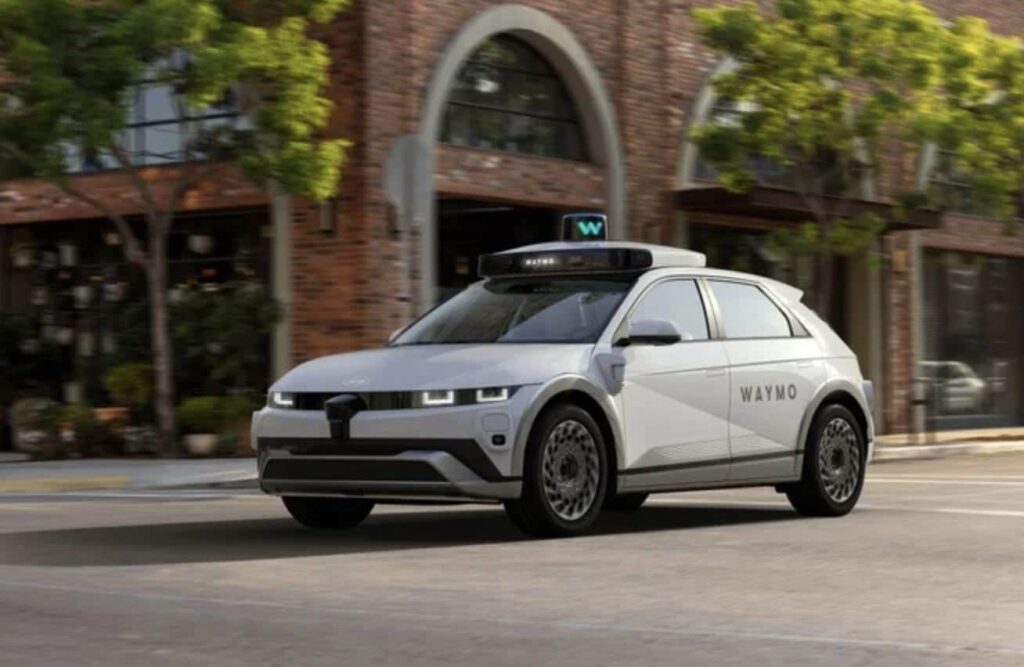 Stuck inside a robotaxi: "It wouldn't let me out, I risked missing the plane"