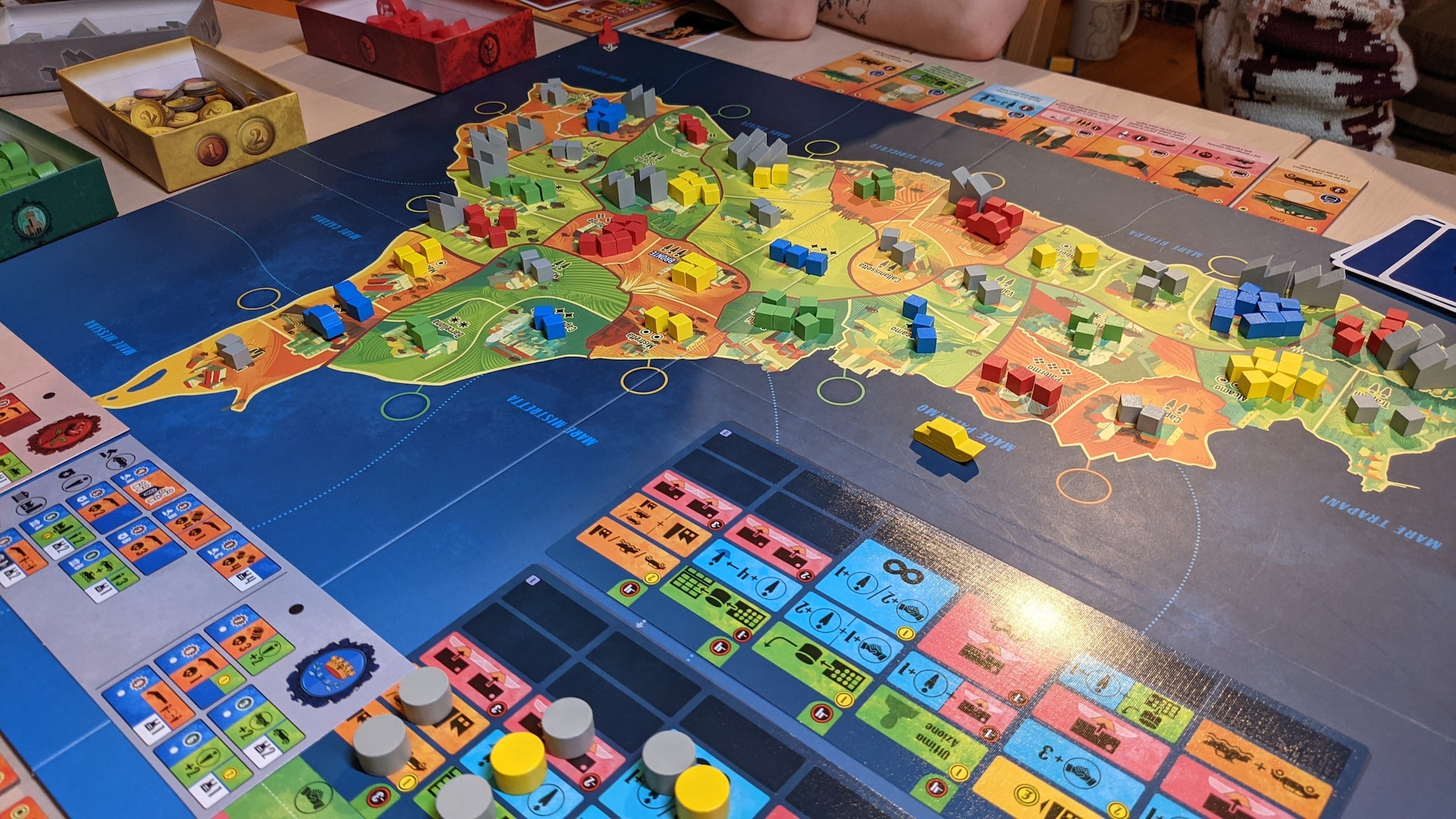 The family case, the board game in which it becomes a mafia and win by placing self -cable