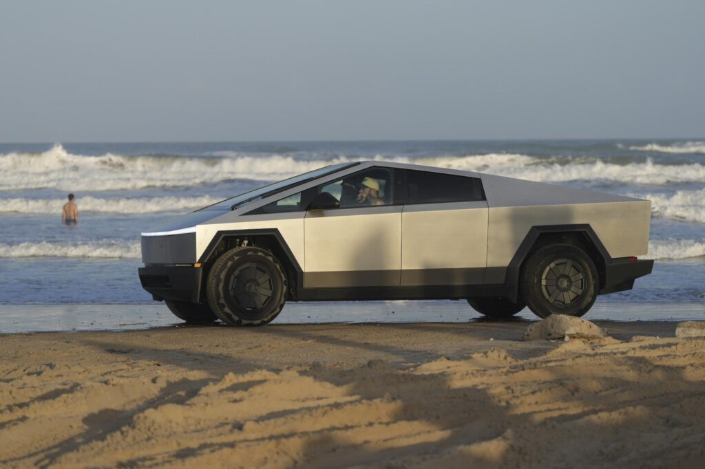 New call for Tesla's cybetruck, risks losing a panel: 46,000 vehicles involved