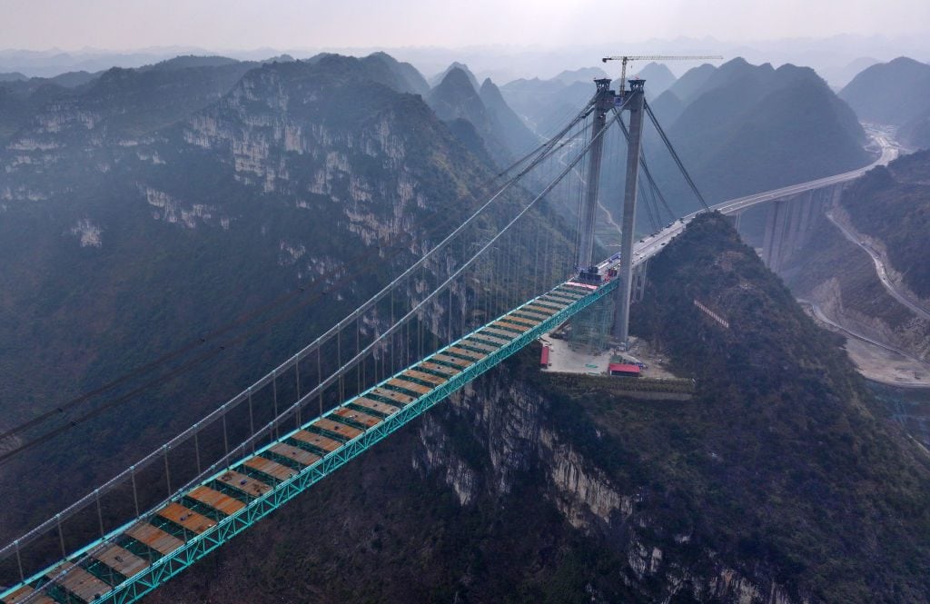 Images and dimensions of the Huajiang Canyon Bridge, the highest bridge in the world: it will be open in June