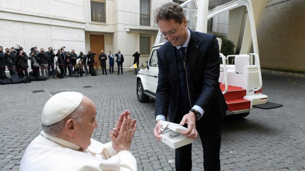 What happens to the Papamobile after the death of Pope Francis