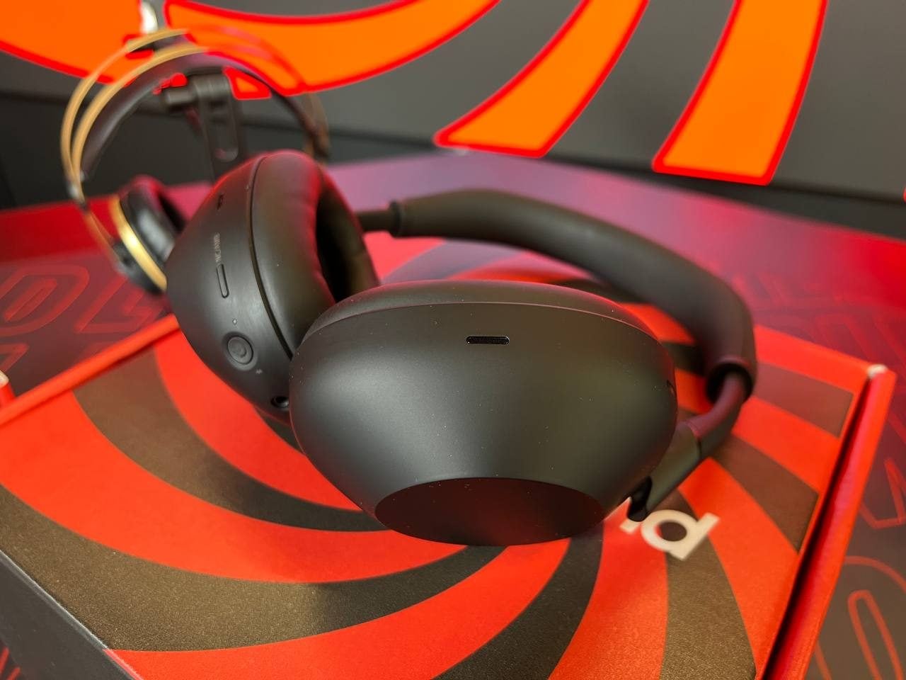 Fanpage | Sony WH-1000XM6 headphones