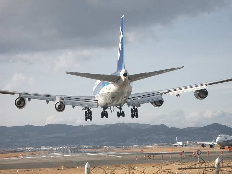 Flap of a 747 extended for the landing phase. Credit: Wikipedia