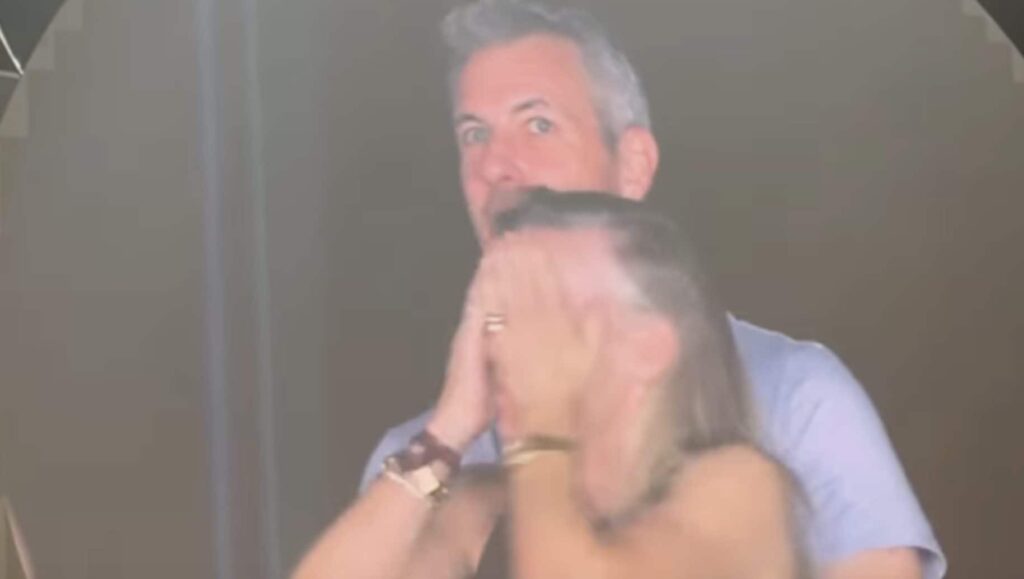 The couple at the Coldplay concert explains well who our images are when we go to an event