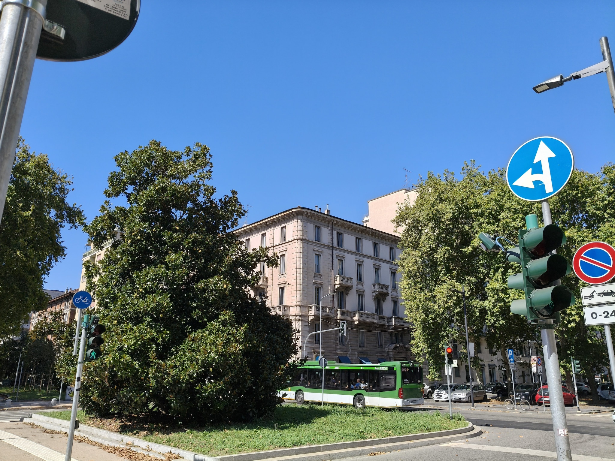 Fanpage | Photo taken with Oppo Reno14 5G