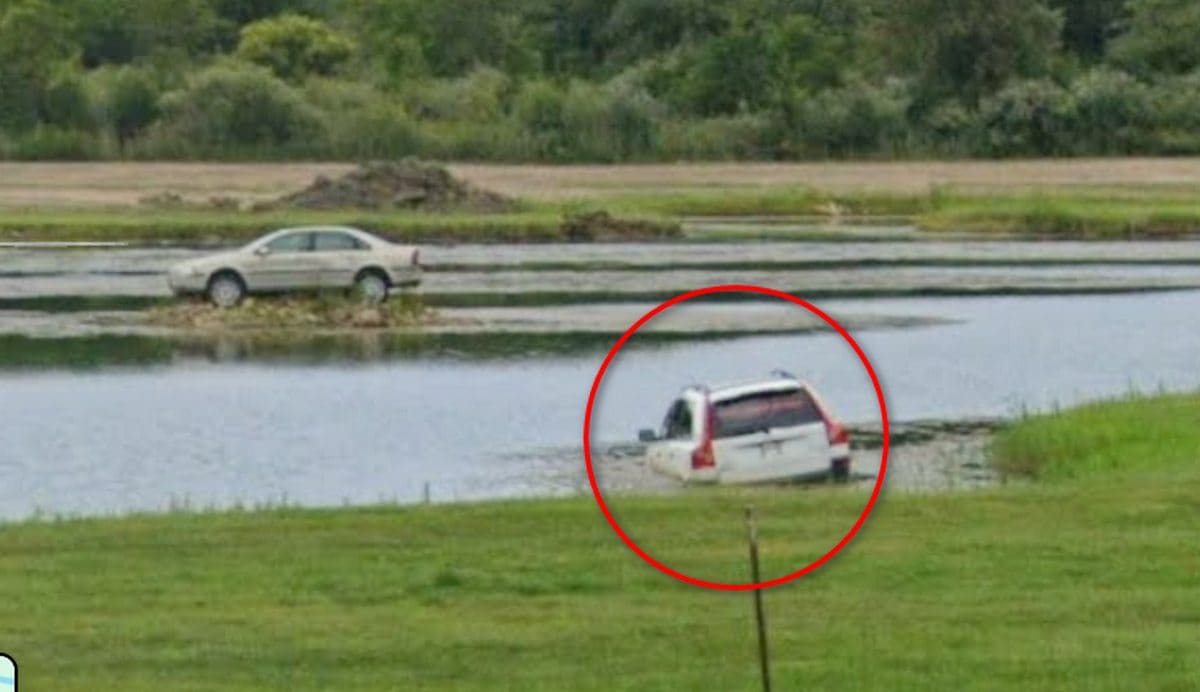 There is also a "sunken" XC90 in front of Volvo Island and now we know how it ended up there