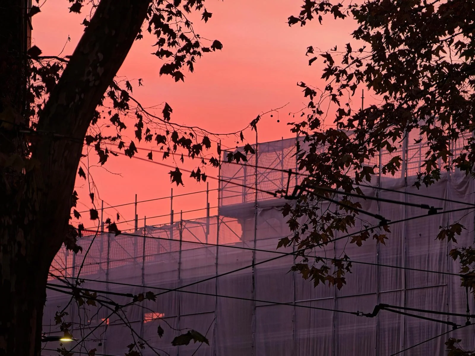 FANPAGE.IT | Sunrise in Milan | 10X zoom
