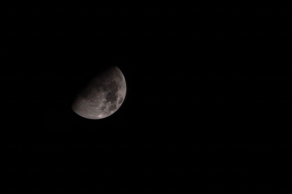 photos of the Moon from Oppo Find X9 Pro
