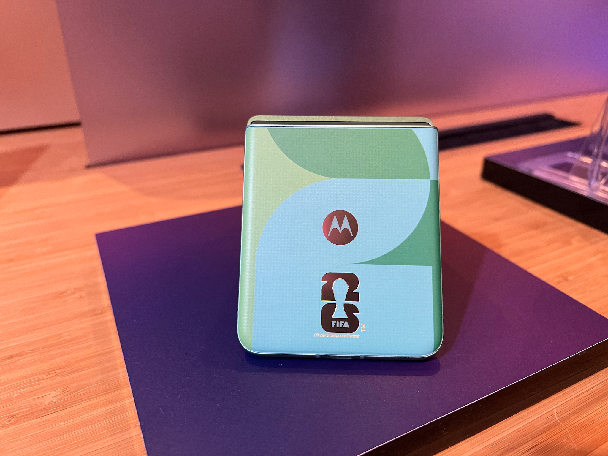 FANPAGE.IT | The Motorola Razr edition inspired by the World Cup