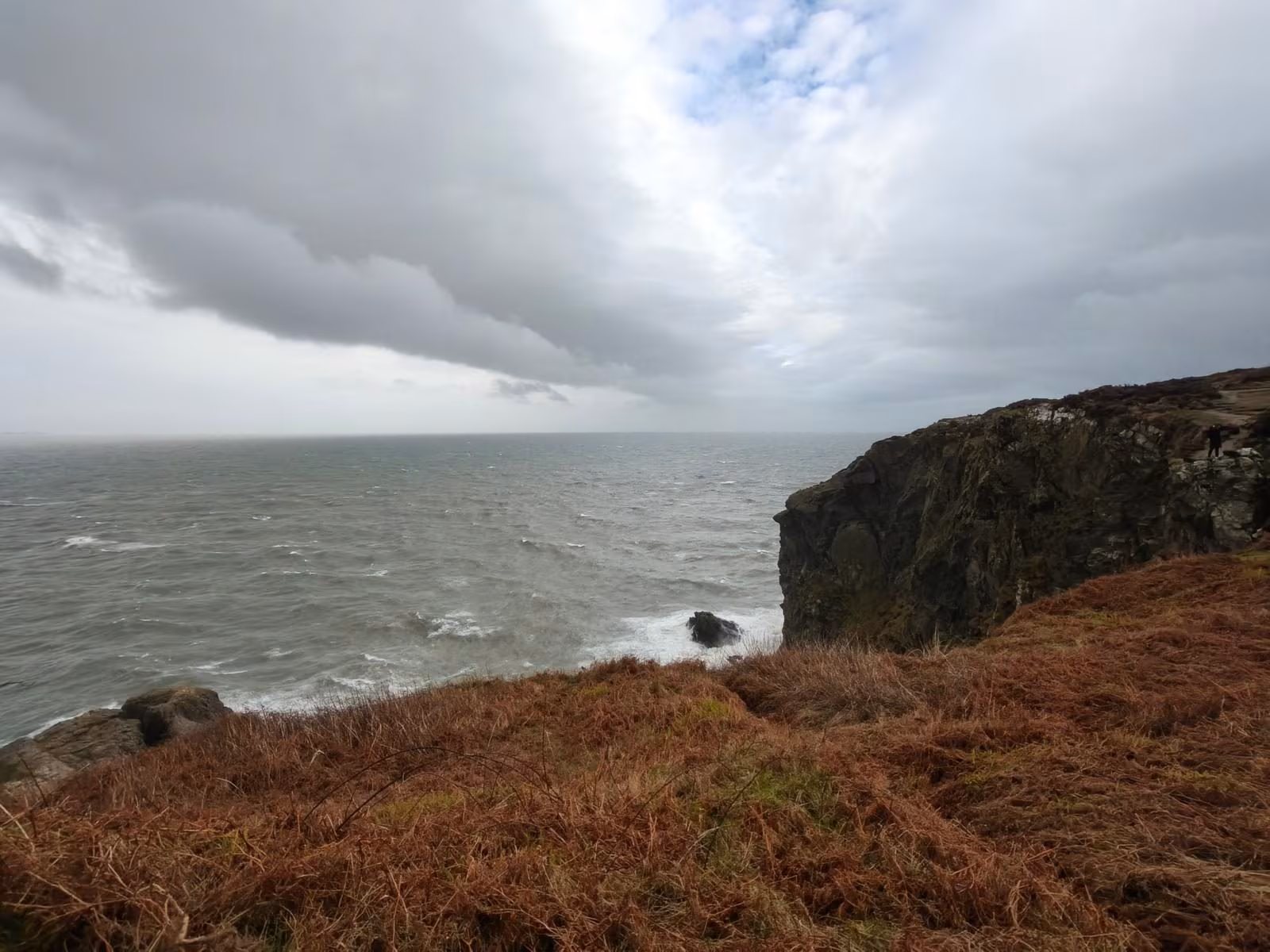 FANPAGE.IT | Howt Cliffs photographed with Oppo Reno 15 Pro