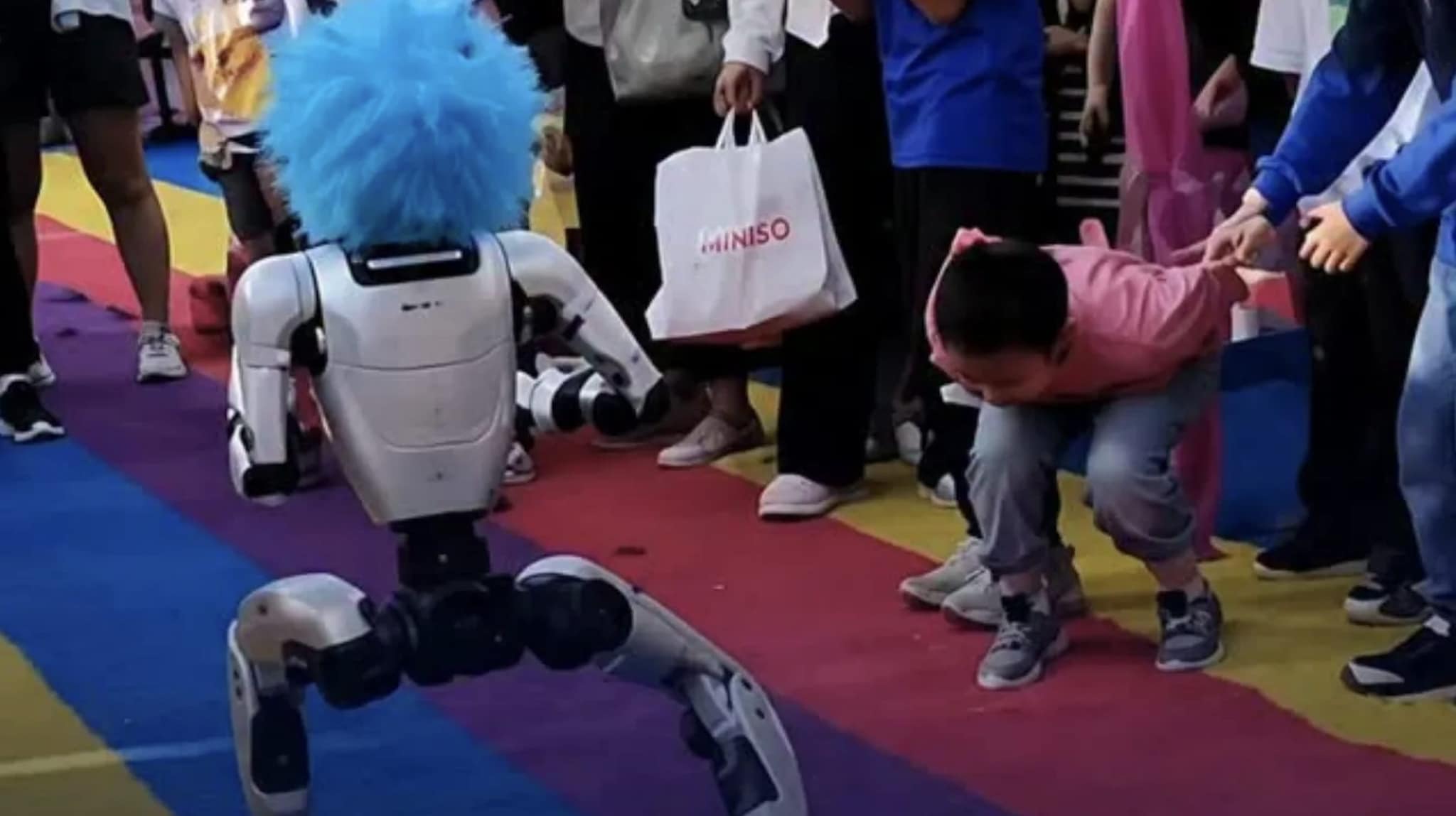 The robot that kicks a child in China scares us but a machine doesn't go crazy: fact-checking