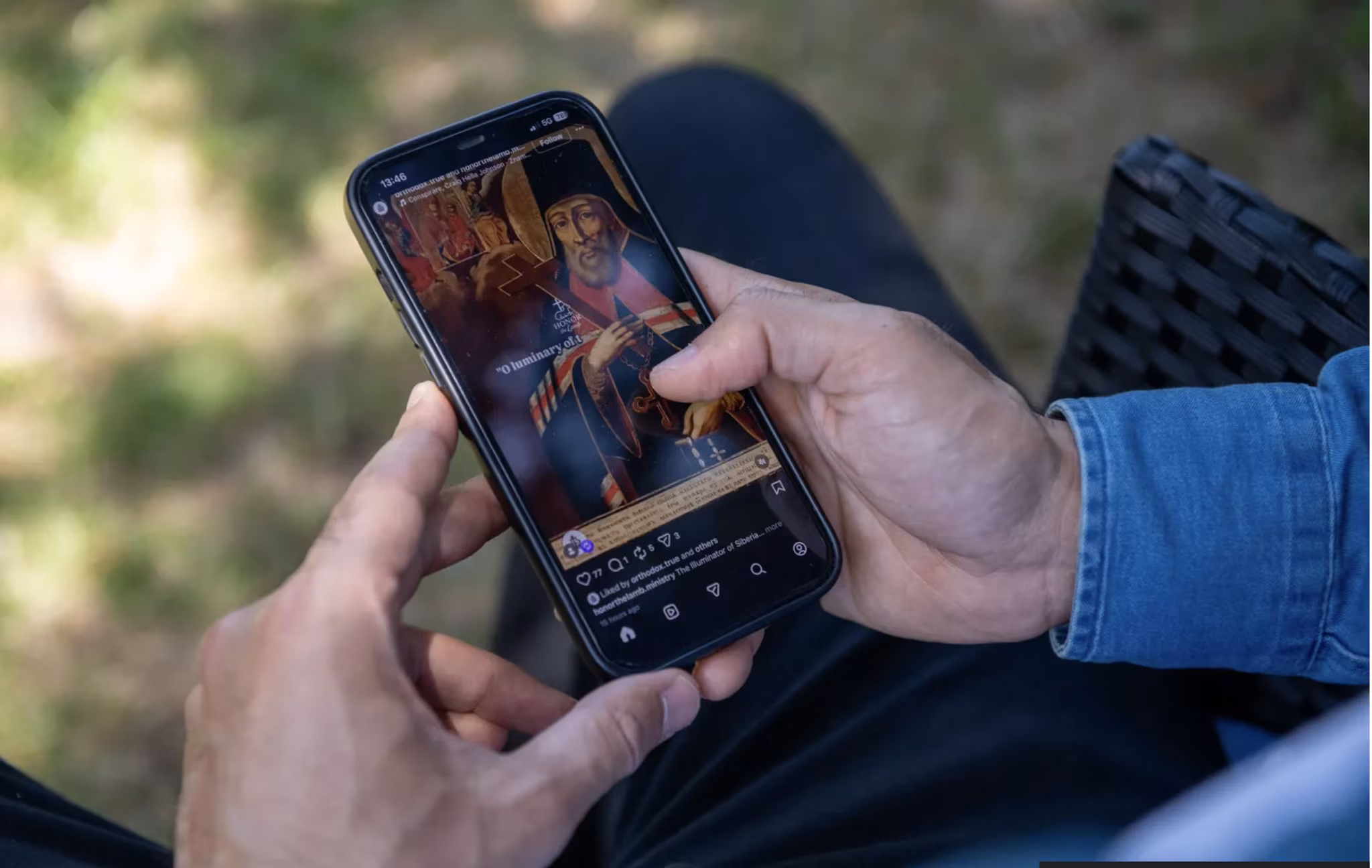 Marios' story: "I spent 14 hours a day on the phone. Now I ended up in therapy"