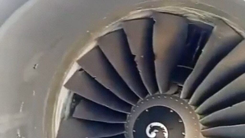 Exploded window on Ryanair flight, images of the engine: a blade is missing, possible link to accidents of 2016-2018