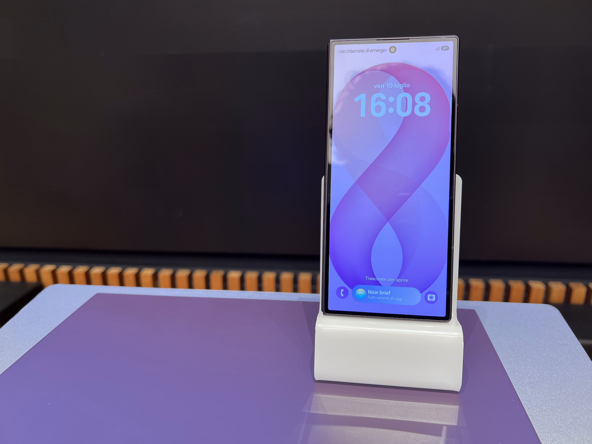 FANPAGE.IT | A model of Samsung Fold8 Ultra