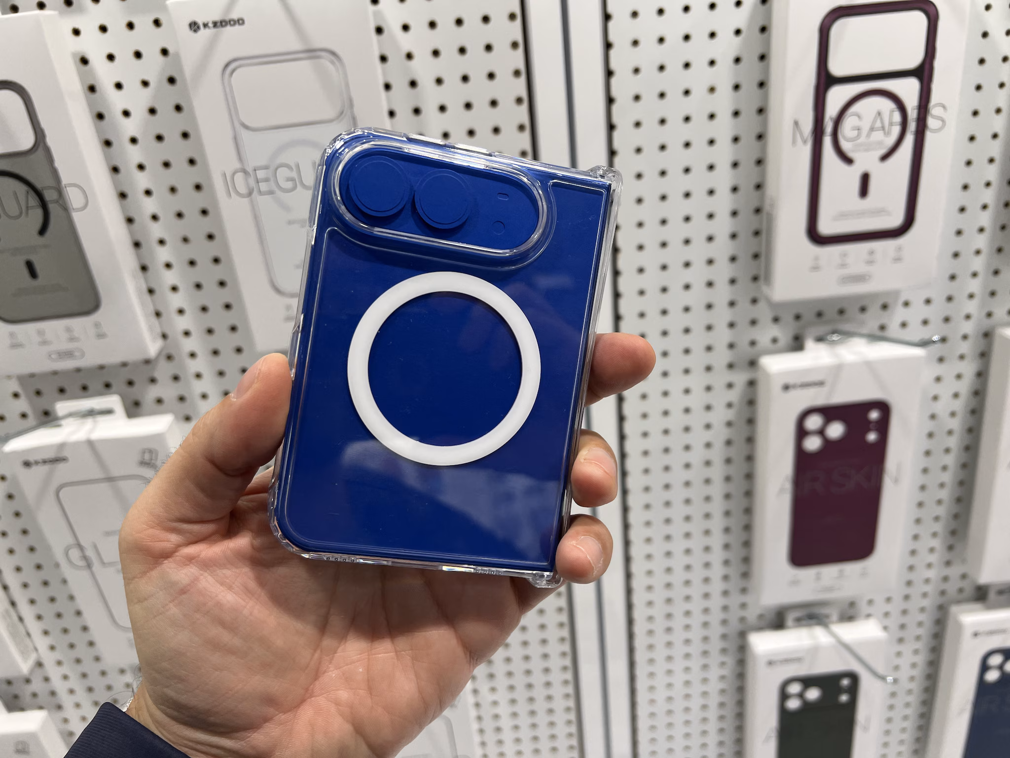 We found the iPhone 18 Ultra mockup, the leaflet that Apple must present soon: the covers