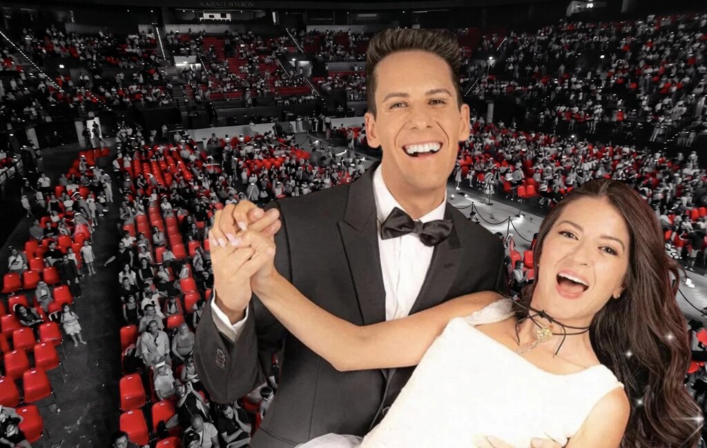 In the end there were a lot of empty seats at the Me Contro Te wedding: the photos